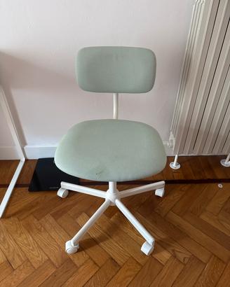 scrivania IKEA MICKE + sedia IKEA BLECKBERGET