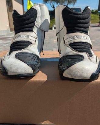 Stivaletti Alpinestar e jeans moto LS2