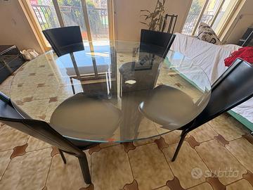 Tavolo + sedie + parete attrezzata + tavolino