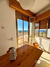 Appartamento al primo piano con vista mare
