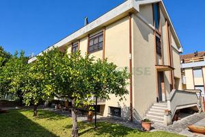 s1- villa in parco con giardino 