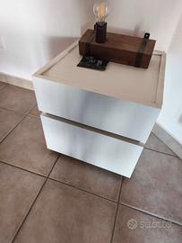 Coppia di comodini bianchi  45*45cm
