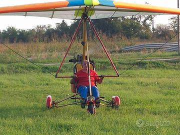 Deltaplano con doppi comandi