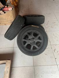 Cerchi in lega e gomme yaris