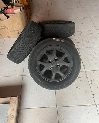 Cerchi in lega e gomme yaris