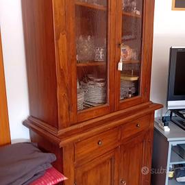 Vetrina in legno noce