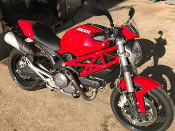Ducati Monster 696 Plus