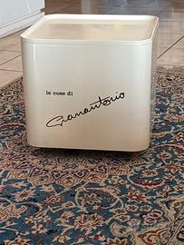 Cubo vintage design con ruote