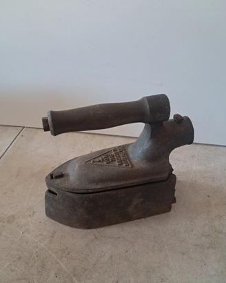 Antico ferro  da  stiro  francese 