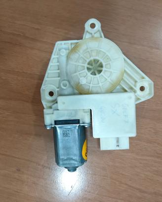 Motorino alzavetro posteriore sinistro VW Golf 7 –