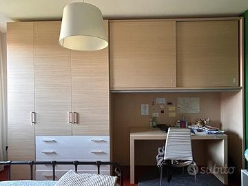 Armadio a ponte con letto e comodino