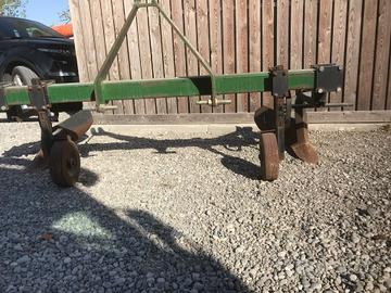 Trattore insolcatrice