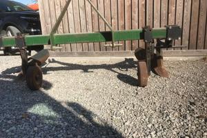 Trattore insolcatrice