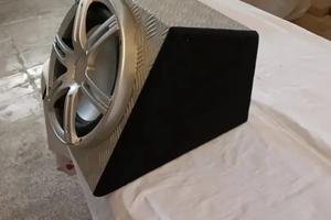 Subwoofer black music e amplificatore impact