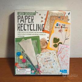 Lavoretti creando carta riciclata