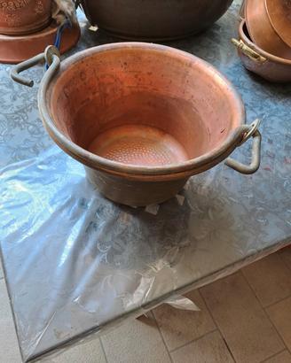 Paiolo antico in rame con fondo martellato