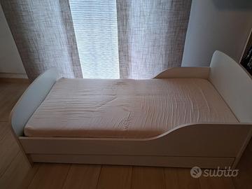Letto per bambini in legno