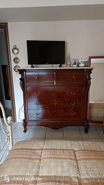 2 comodini e 1 comò 