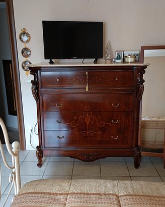 2 comodini e 1 comò 