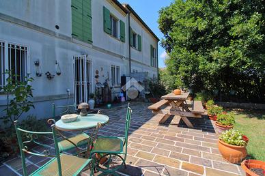 4 LOCALI A CASTELFIDARDO