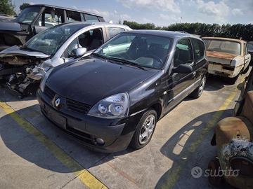 Renault Clio 2004 Benzina Demolita - Per Ricambi