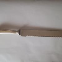 Coltello per pane con manico in argento