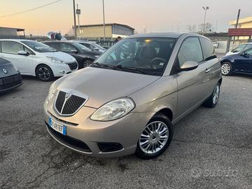 Lancia Ypsilon 1.3 MJT 75 CV Oro