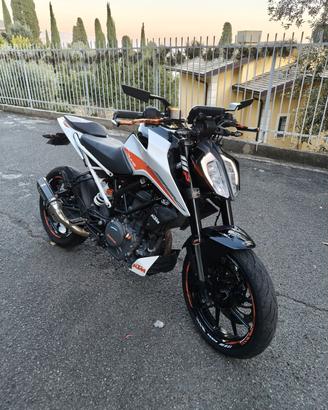 KTM DUKE 390 ANNO 2022