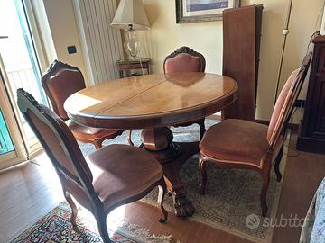 Elegante Set dell’800: Tavolo con 4 Poltrone/Sedie