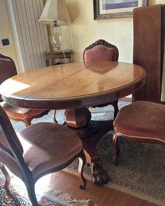 Elegante Set dell’800: Tavolo con 4 Poltrone/Sedie