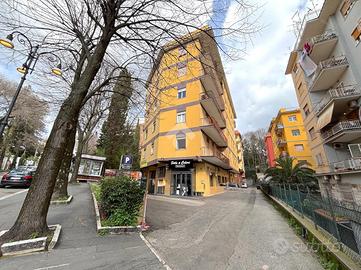 4 LOCALI A GENZANO DI ROMA