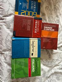 Dizionario e libri universitari