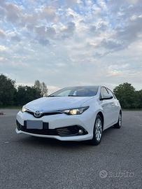 Toyota Auris Hybrid 136 cv