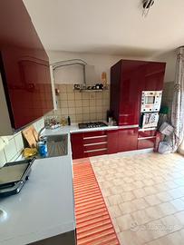 Cucina rosso lucido completa
