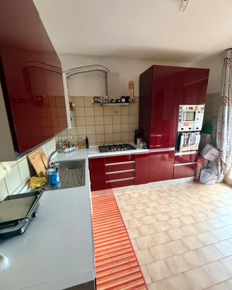Cucina rosso lucido completa