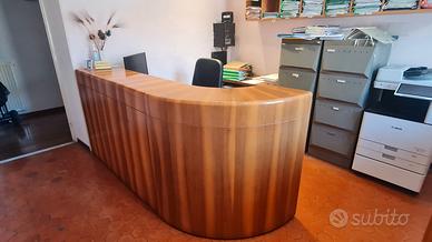 2 banconi reception/segreteria  con 2 angolari