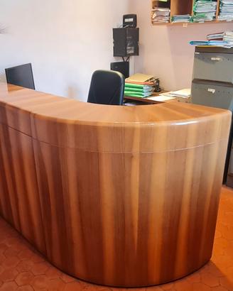 2 banconi reception/segreteria  con 2 angolari