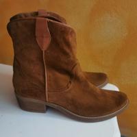 Stivaletto stile Camperos scamosciato brand Prima