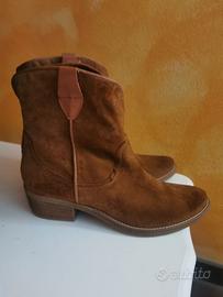 Stivaletto stile Camperos scamosciato brand Prima