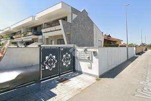 VILLA A SCHIERA A ROMA