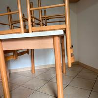 Tavolo cucina e quattro sedie