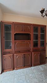Parete attrezzata in legno stile classico