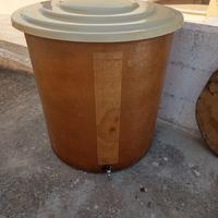 Silos in resina  vino da 4 quintali 