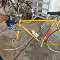 Biciclette depoca da restaurare