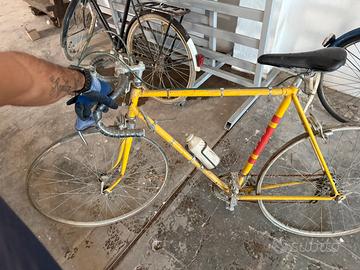 Biciclette depoca da restaurare