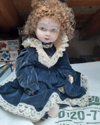 Bambola da collezione vintage in porcellana