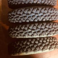 Gomme canonica chiodate tassellate per panda
