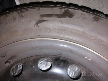 4 cerchi in ferro con gomme termiche