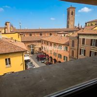 Piazza San Martino suggestivo appartamento