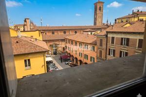 Piazza San Martino suggestivo appartamento